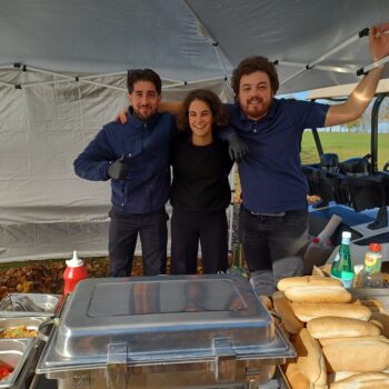 Une compétition en l'honneur du personnel du golf, dans la bonne humeur